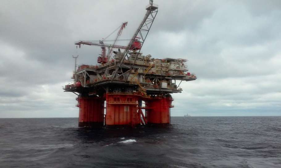 Ue, approvato price cap sul petrolio russo