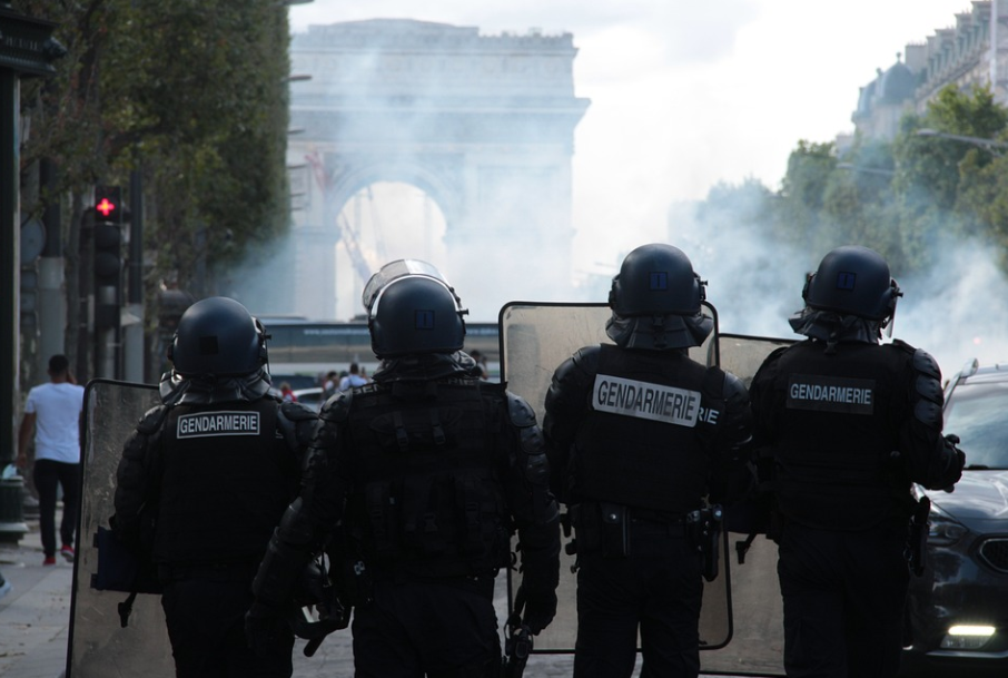 Ancora scontri a Parigi: assassino ricoverato in infermeria psichiatrica