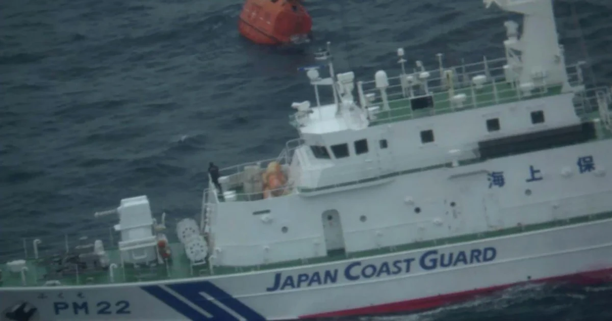 Giappone, si ribalta cargo: 18 dispersi