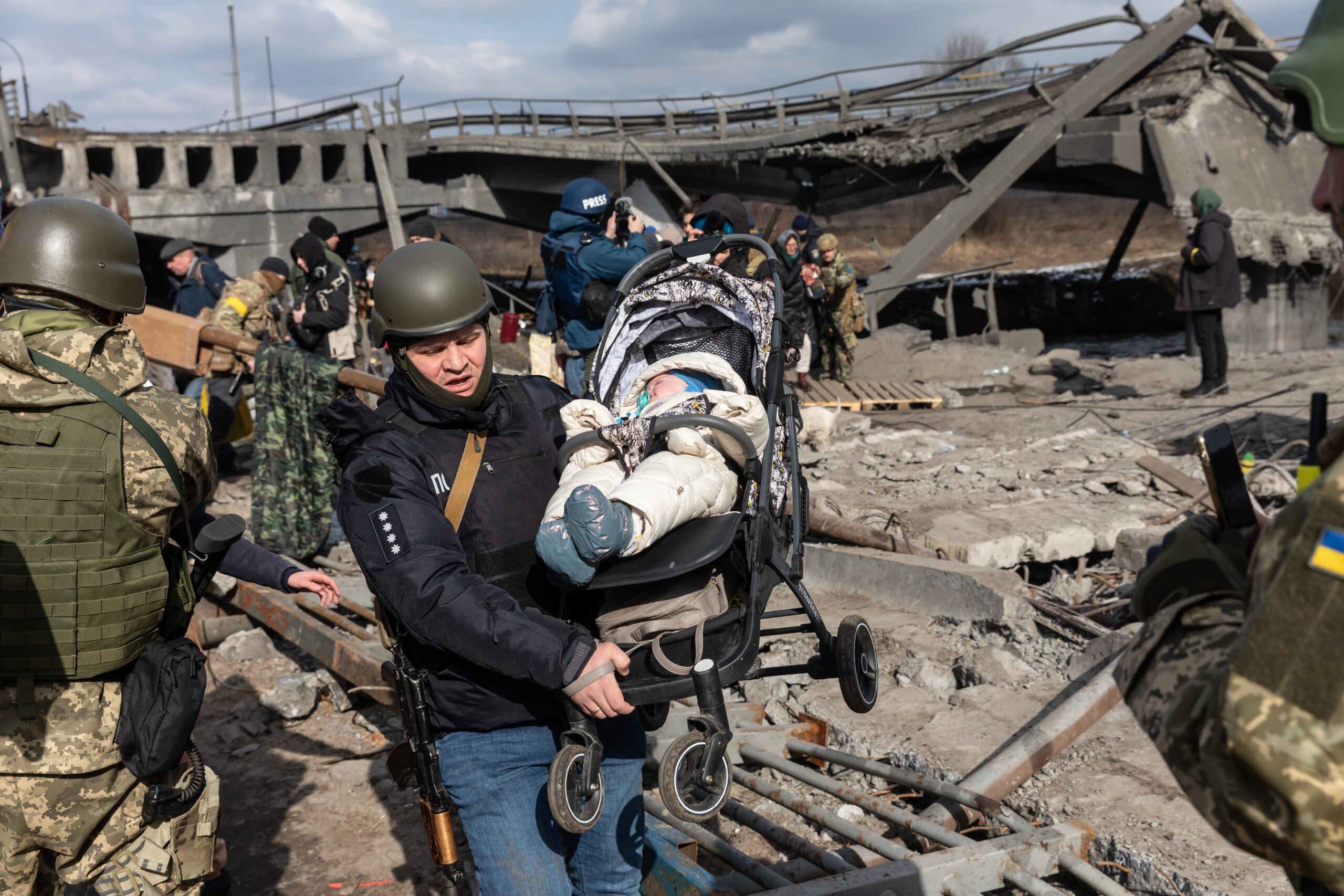 Ucraina: nuovo anno sotto i raid a Kiev. Zelensky: “Nel 2023 auguro vittoria”