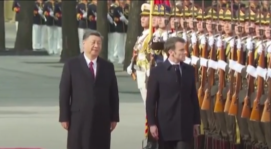 Macron in Cina: “Conto su Pechino per portare Russia alla ragione”