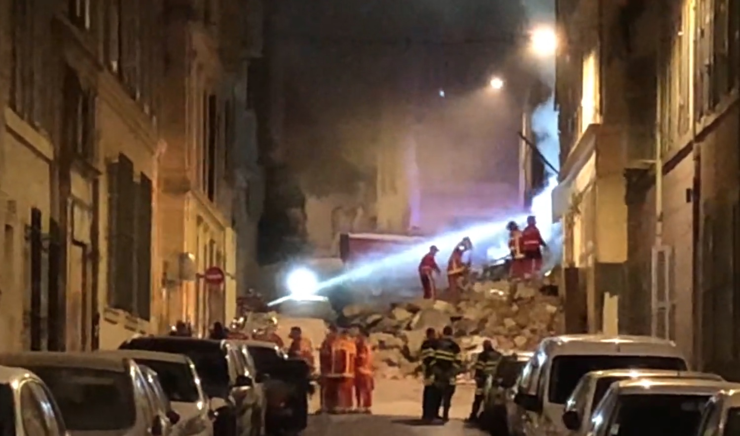 Francia, crolla palazzo a Marsiglia: dispersi sotto le macerie