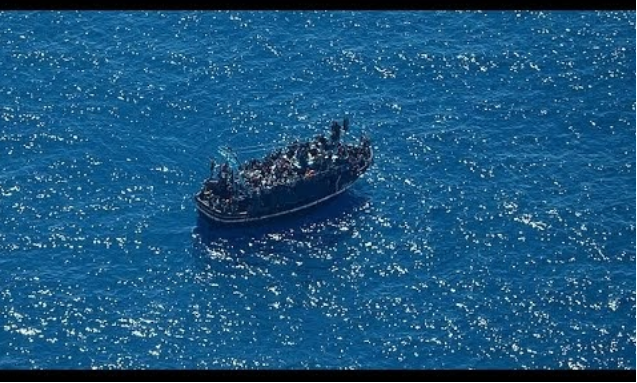 Centinaia di migranti soccorsi nel Mediterraneo, pressione sulle coste italiane