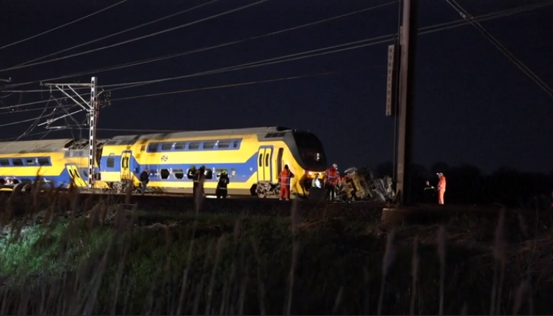 Olanda, treno urta gru e deraglia: 1 morto e 30 feriti