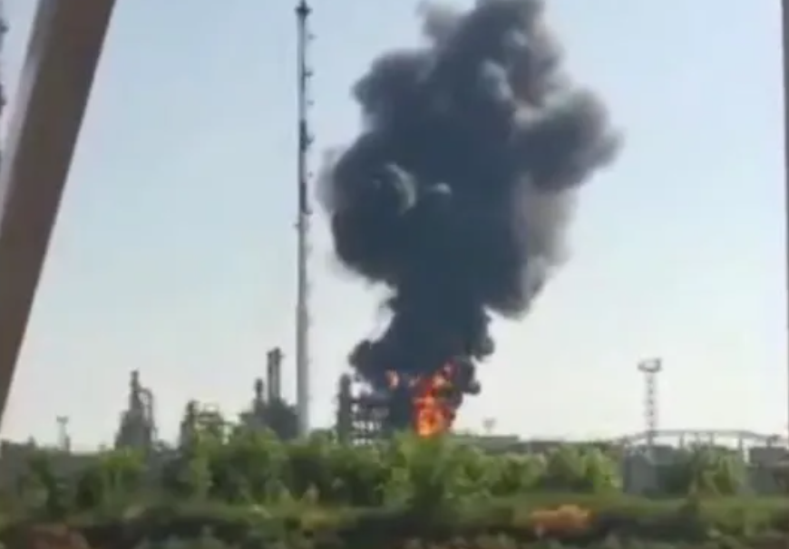 Russia, raffineria di Rostov in fiamme: nuovo attacco di droni
