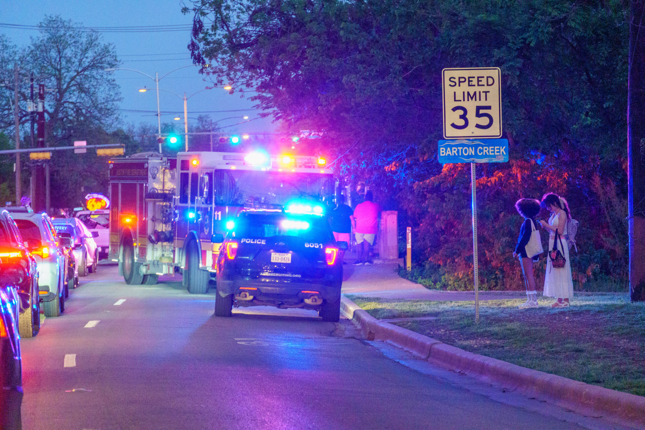 Texas, auto investe pedoni alla fermata dell’autobus: 7 morti