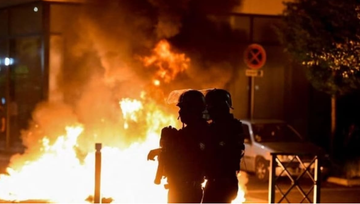 Francia violenta: 665 arresti nella notte