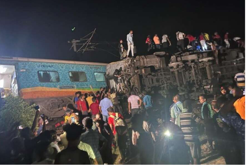 Disastro ferroviario in India: quasi 300 morti