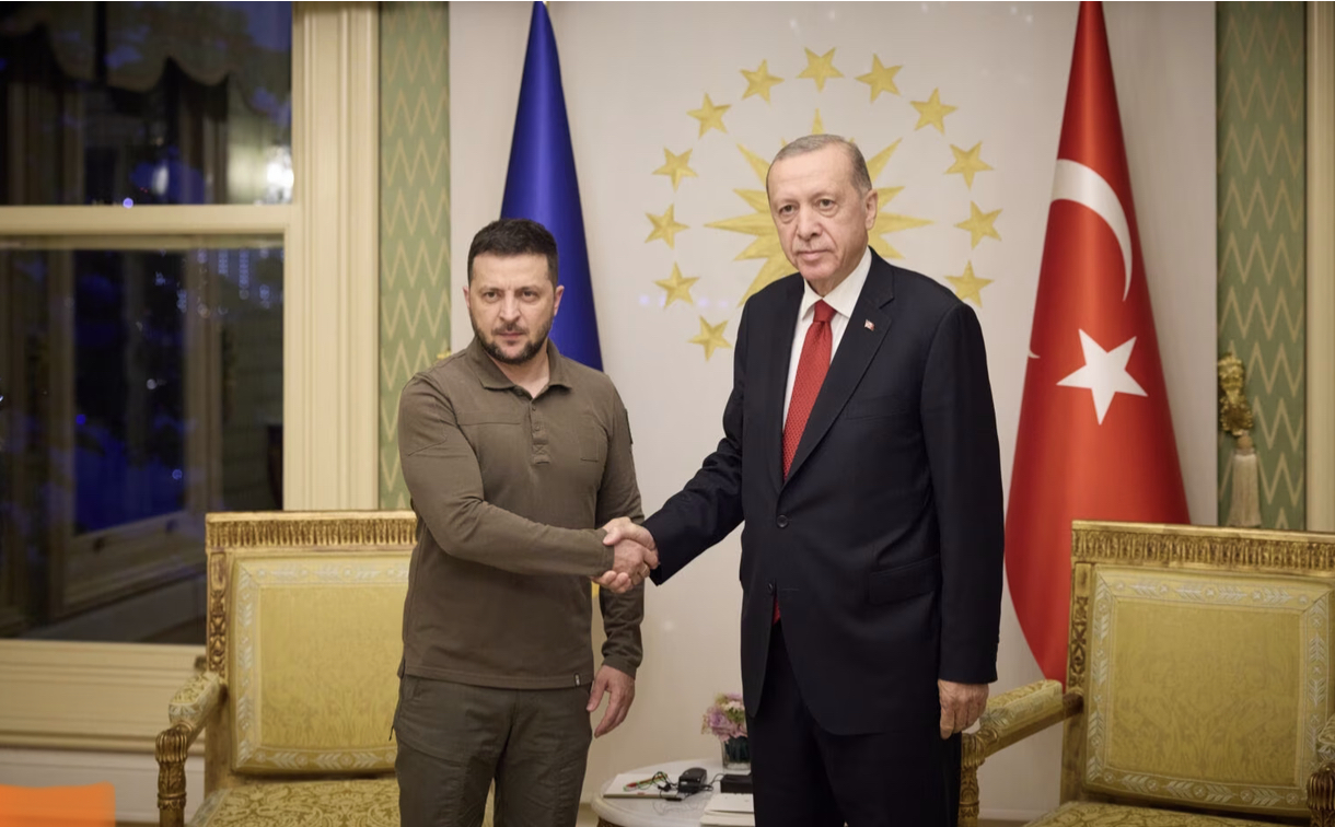 Erdogan incontra Zelensky, ‘Kiev ‘merita’ ingresso nella Nato