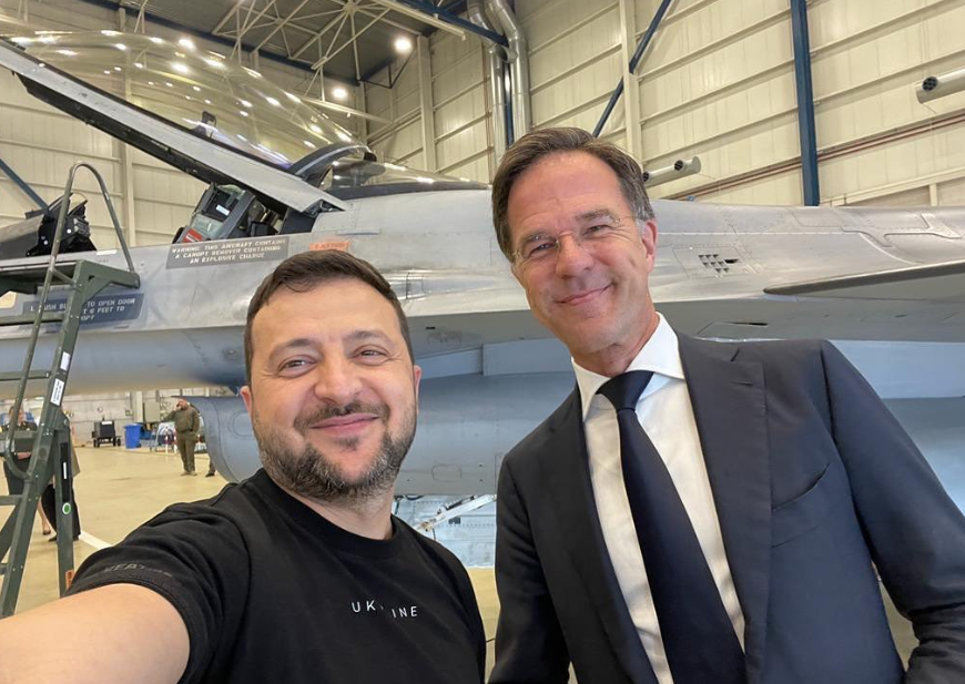 Zelensky in Olanda e Danimarca: accordati 42 caccia F-16 per l’Ucraina