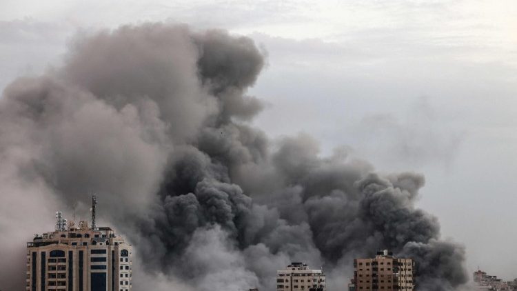 Gaza: 110 vittime palestinesi nelle ultime 24 ore. Dialogo su ostaggi