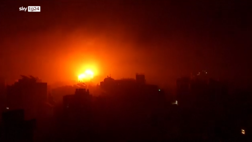 Intensi raid su Gaza: rafforzate le operazioni di terra