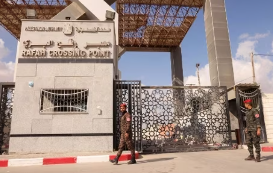 Israele pronto all’attacco su Rafah: al via costruzione molo per aiuti