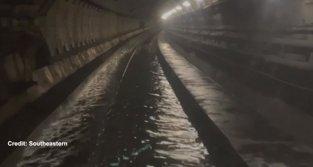 Blackout nel Regno Unito: annullati tutti i treni Eurostar a causa delle piogge