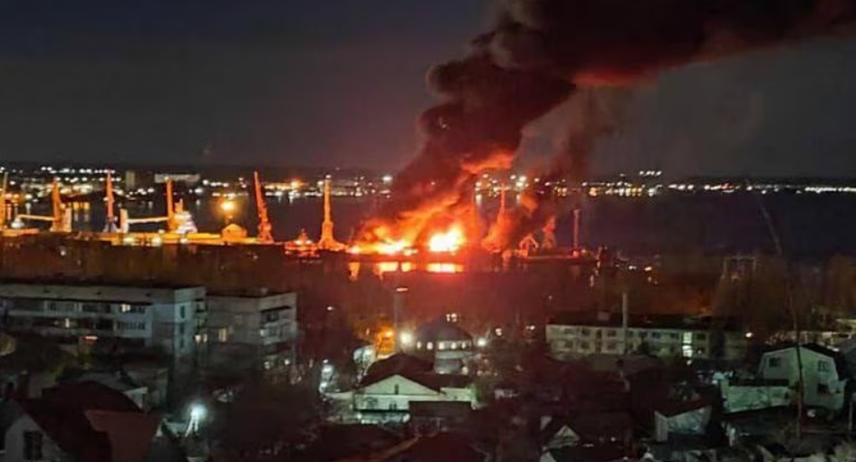 Attacco in Crimea: distrutta nave russa nel Mar Nero