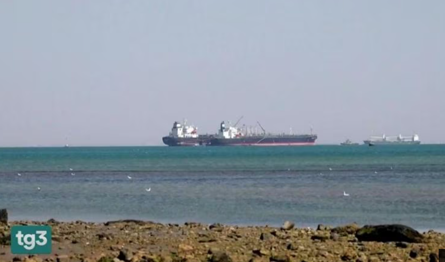 Attacco a nave mercantile al largo dello Yemen: Shell sospende spedizioni
