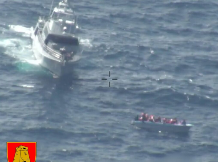 Migranti, nuova tragedia sulla rotta della disperazione: barcone si ribalta al largo delle coste maltesi: cinque morti