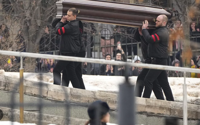 Funerali di Alexei Navalny: omaggi e tensioni a Mosca
