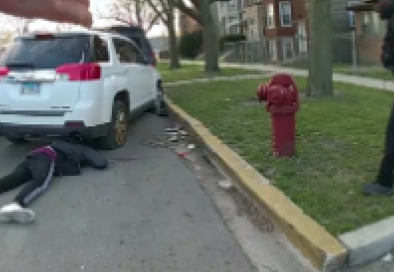 Fermato senza cintura, uomo afroamericano ucciso con 96 colpi in 41 secondi dalla polizia di Chicago