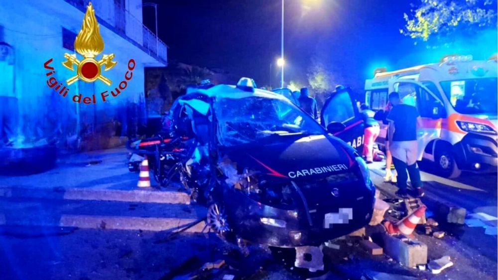 Tragedia in provincia di Salerno: due carabinieri muoiono in un incidente stradale