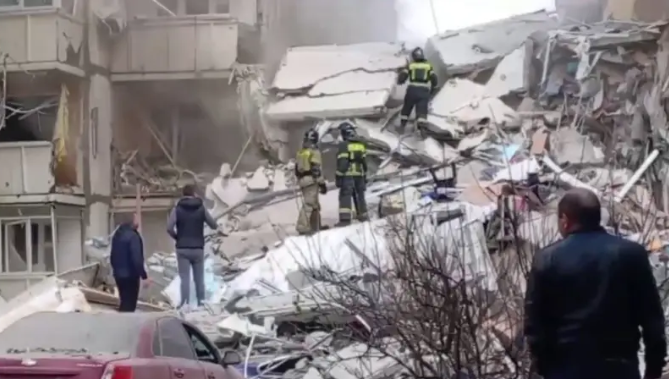 Tragedia a Belgorod: palazzo crolla dopo attacco ucraino, almeno 15 morti