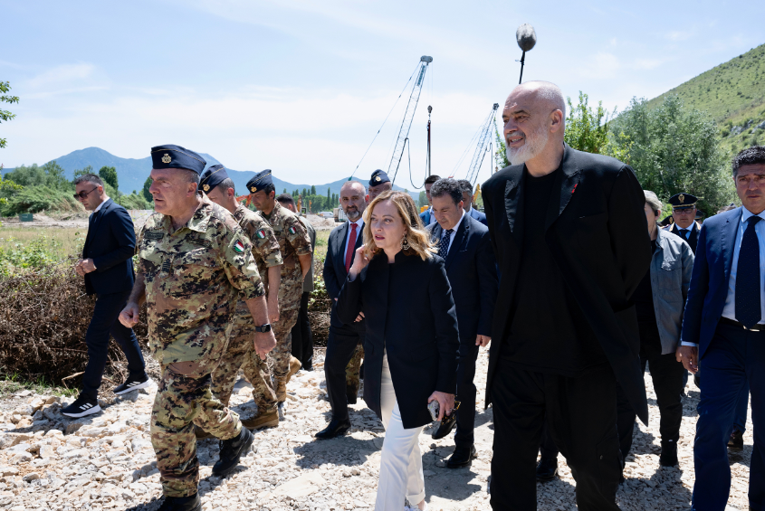 Meloni e Rama visitano hotspot per migranti in Albania: annunciati nuovi centri operativi