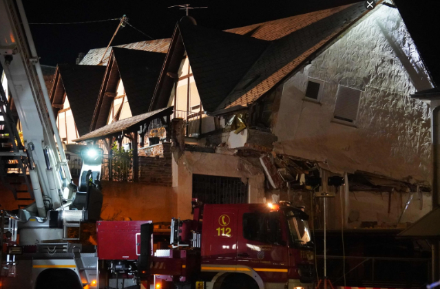 Crollo di un Hotel a Kroev: una vittima e otto persone ancora sepolte