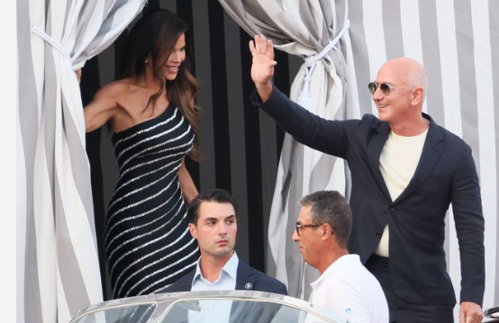 Jeff Bezos e Lauren Sanchez si sposano a Venezia: lusso, spettacolo e proteste nella città lagunare