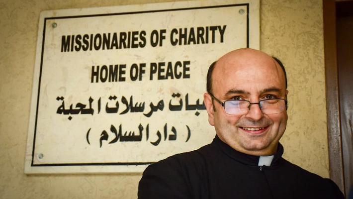 Gaza, colpita la chiesa della Sacra Famiglia: due morti e sei feriti gravi. Ferito anche padre Romanelli