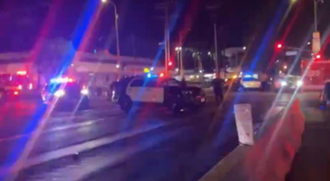 Los Angeles, auto piomba sulla folla fuori da un locale: almeno 30 feriti, 7 in condizioni critiche