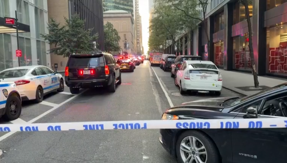 Sparatoria nel cuore di Manhattan: 27enne uccide 5 persone, poi si suicida