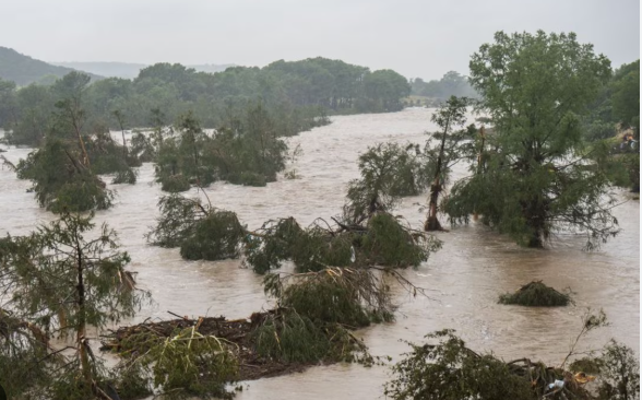 Texas, alluvioni devastanti: almeno 67 morti, tra cui 21 bambini. Dispersi a Camp Mystic