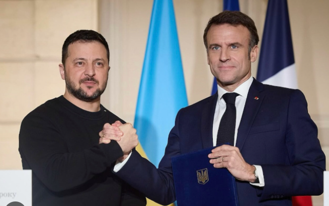 Ucraina, Macron: “Putin non vuole la pace, Trump sì”. Verso un vertice trilaterale con Zelensky