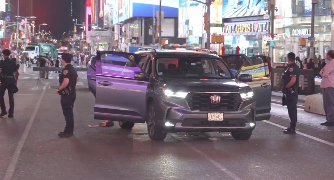 Sparatoria a Times Square: tre feriti, arrestato un 17enne