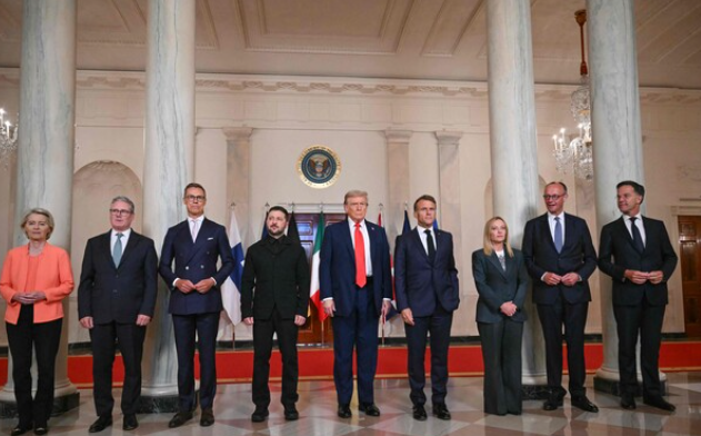 Vertice alla Casa Bianca: Trump incontra Zelensky e i leader europei. Nuovi raid russi sull’Ucraina, almeno dieci vittime
