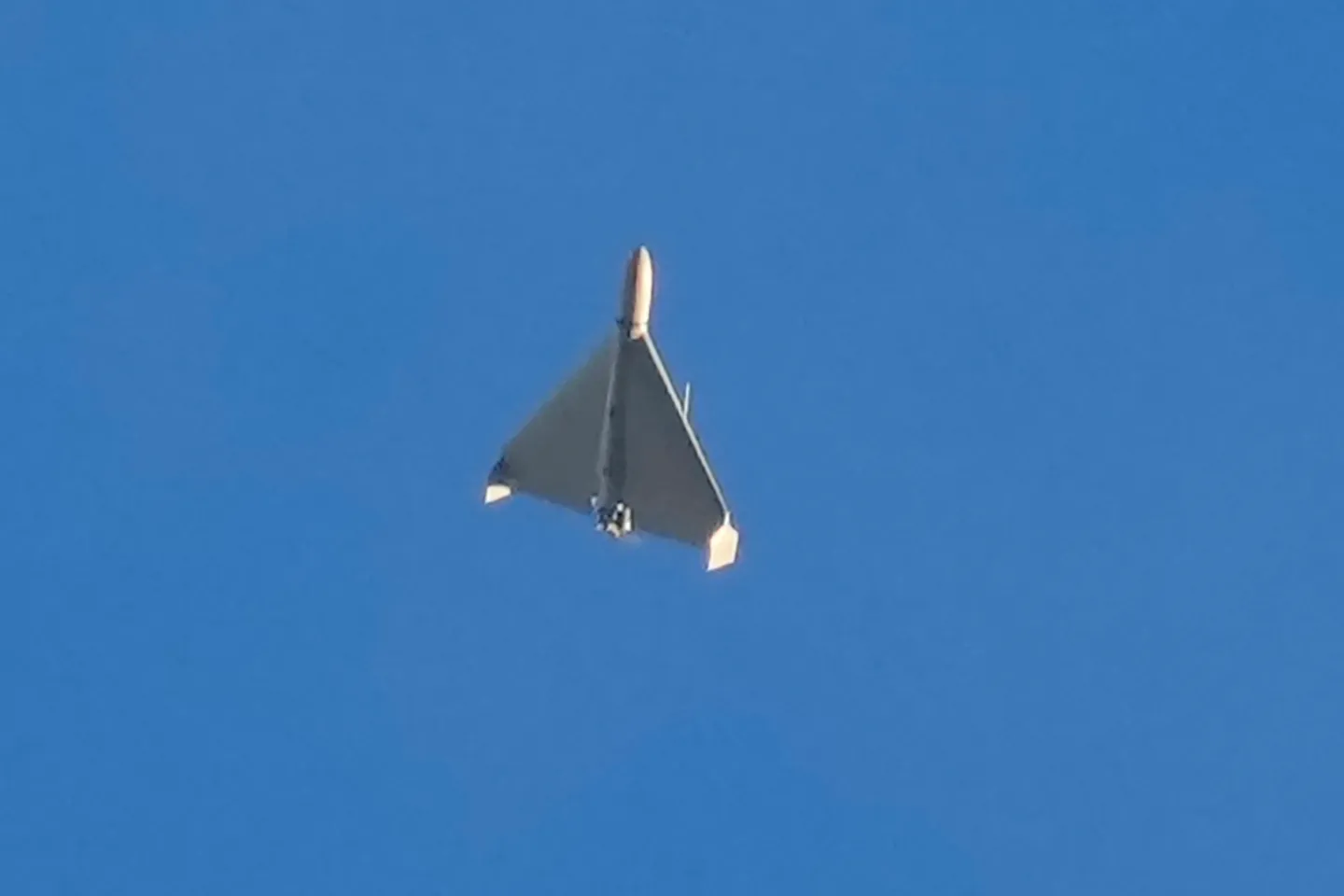 Polonia sotto assedio droni russi: scatta l’articolo 4 della Nato, l’Europa allerta