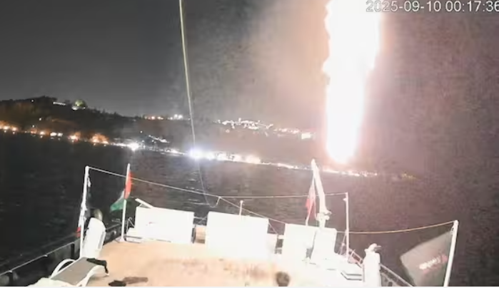 Flottiglia pro-Gaza sotto attacco, raid israeliano su Sanaa e tensioni diplomatiche in Medio Oriente