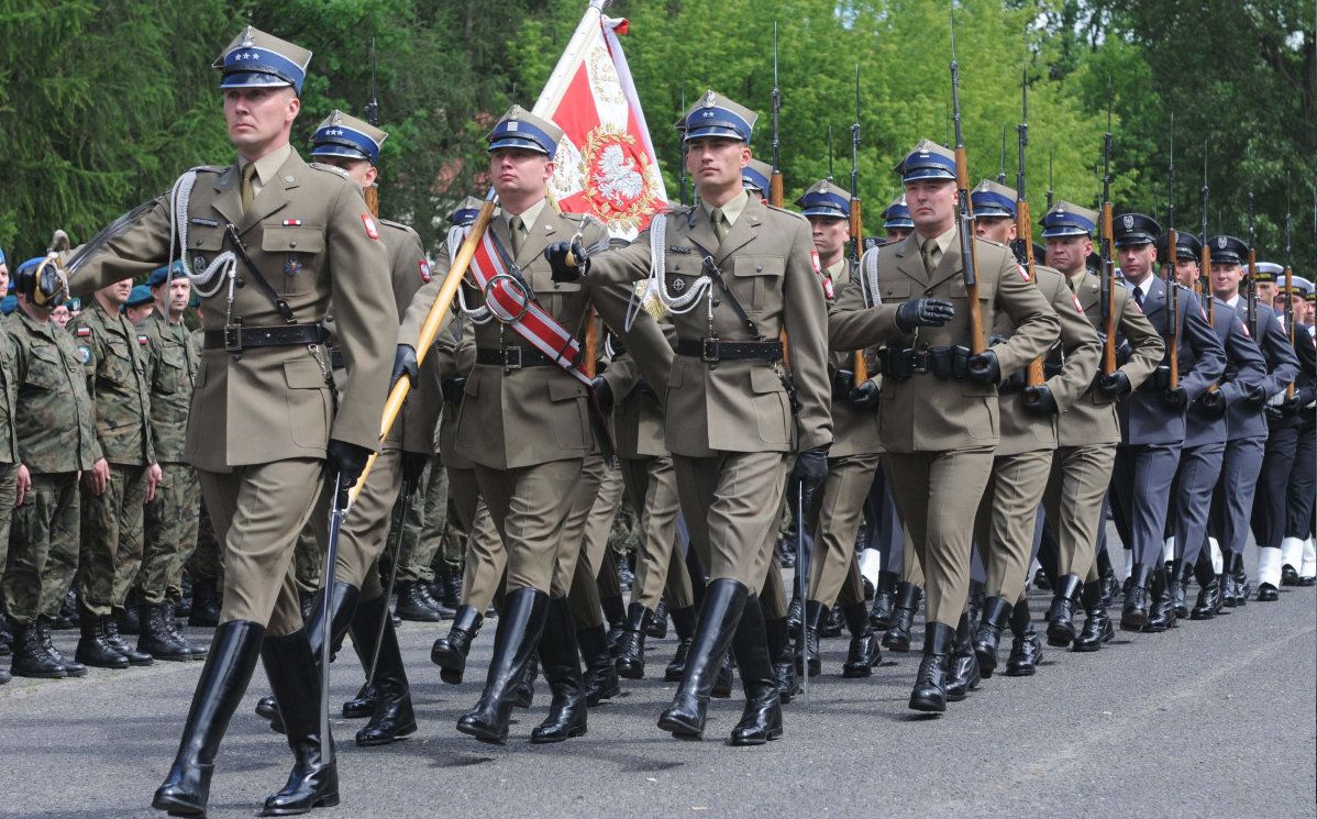 Tensione al confine orientale: Polonia mobilita 40.000 soldati, Nato pronta a rafforzare le difese