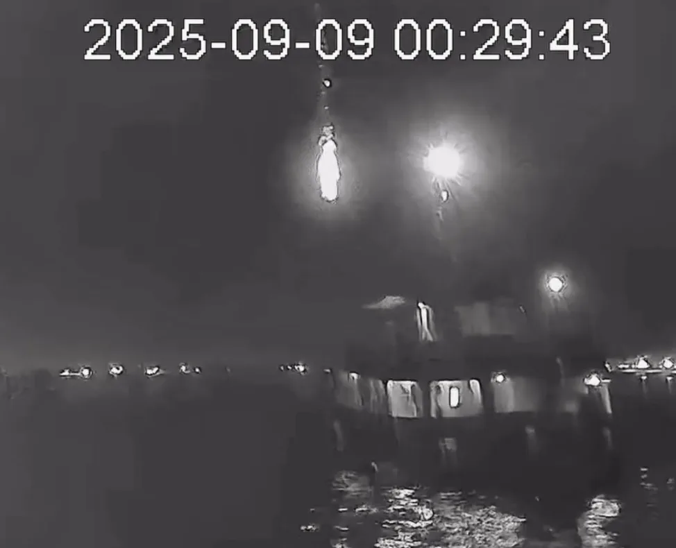 Tunisia, attacco con drone a nave diretta a Gaza: Greta Thunberg a bordo, tutti salvi