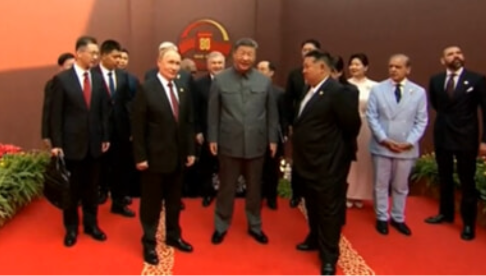 Xi Jinping: “Il mondo deve scegliere tra pace e guerra” alla parata militare di Pechino