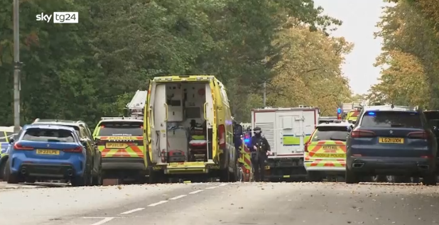 Attacco vicino a una sinagoga a Manchester: due morti, due feriti. Ucciso l’attentatore