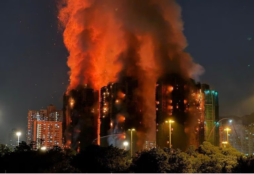 Hong Kong, incendio a Tai Po: bilancio delle vittime sale a 55, tre arresti per omicidio