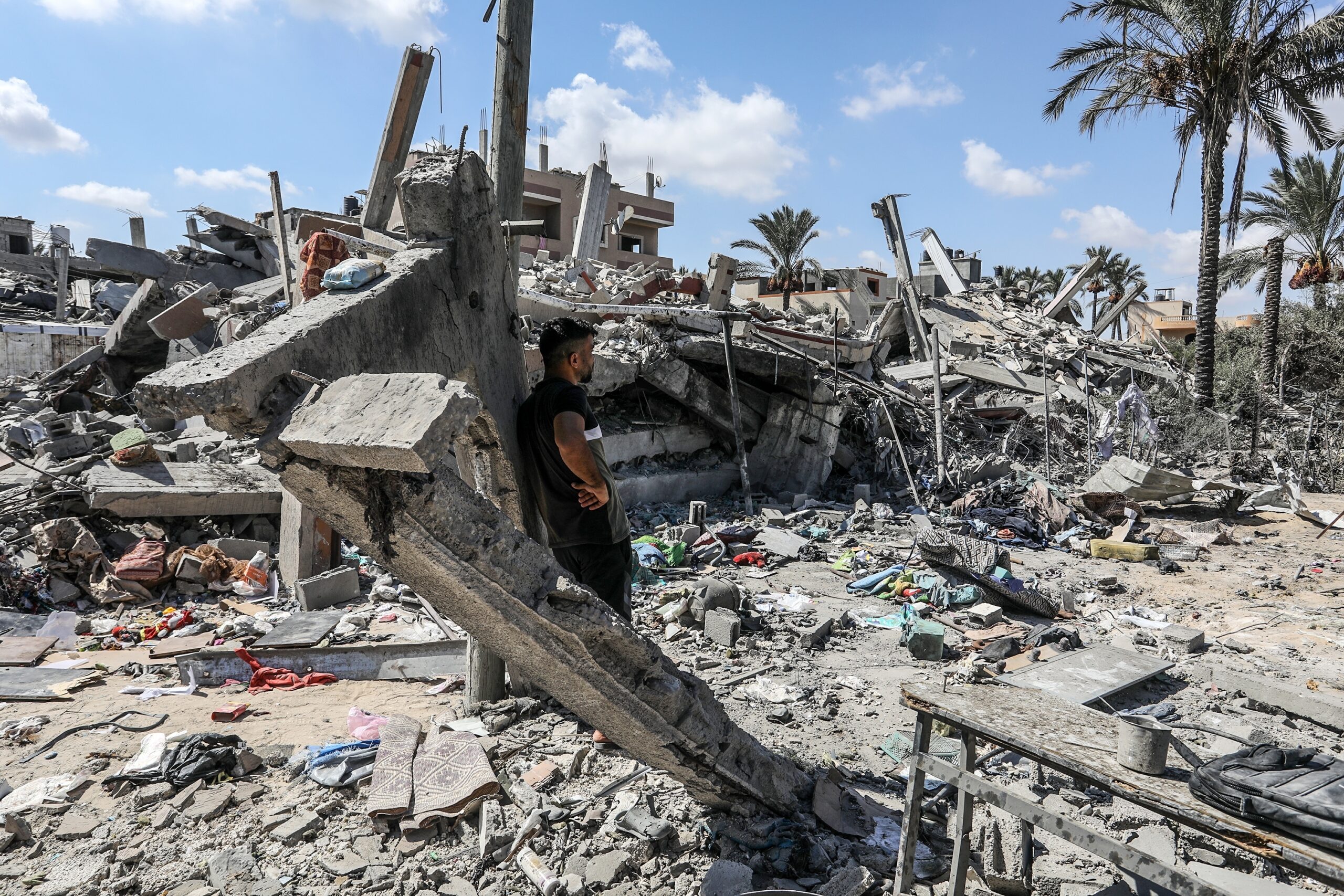 Tensione in Medio Oriente, chiusi i valichi con Gaza. A Roma Mattarella incontra Abu Mazen