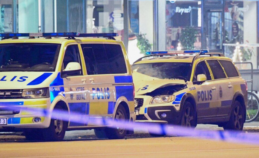 Stoccolma: bus a due piani si schianta contro una pensilina, tre morti