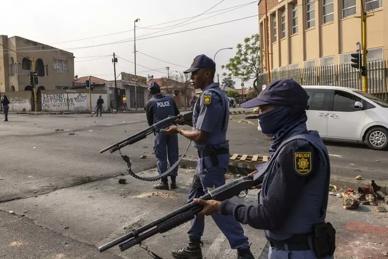 Sudafrica, sparatoria a Bekkersdal: 9 morti e 10 feriti