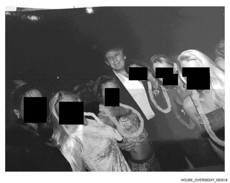 Trump e Jeffrey Epstein: decine di foto con VIP pubblicate dai Democratici della Camera