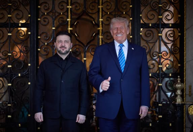 Trump tenta il rush finale per la pace in Ucraina: colloqui con Putin e Zelensky a Mar-a-Lago