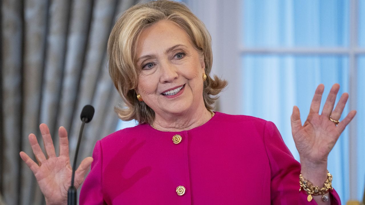 Caso Epstein, Hillary Clinton testimonia a New York: “Mai avuto rapporti con lui”