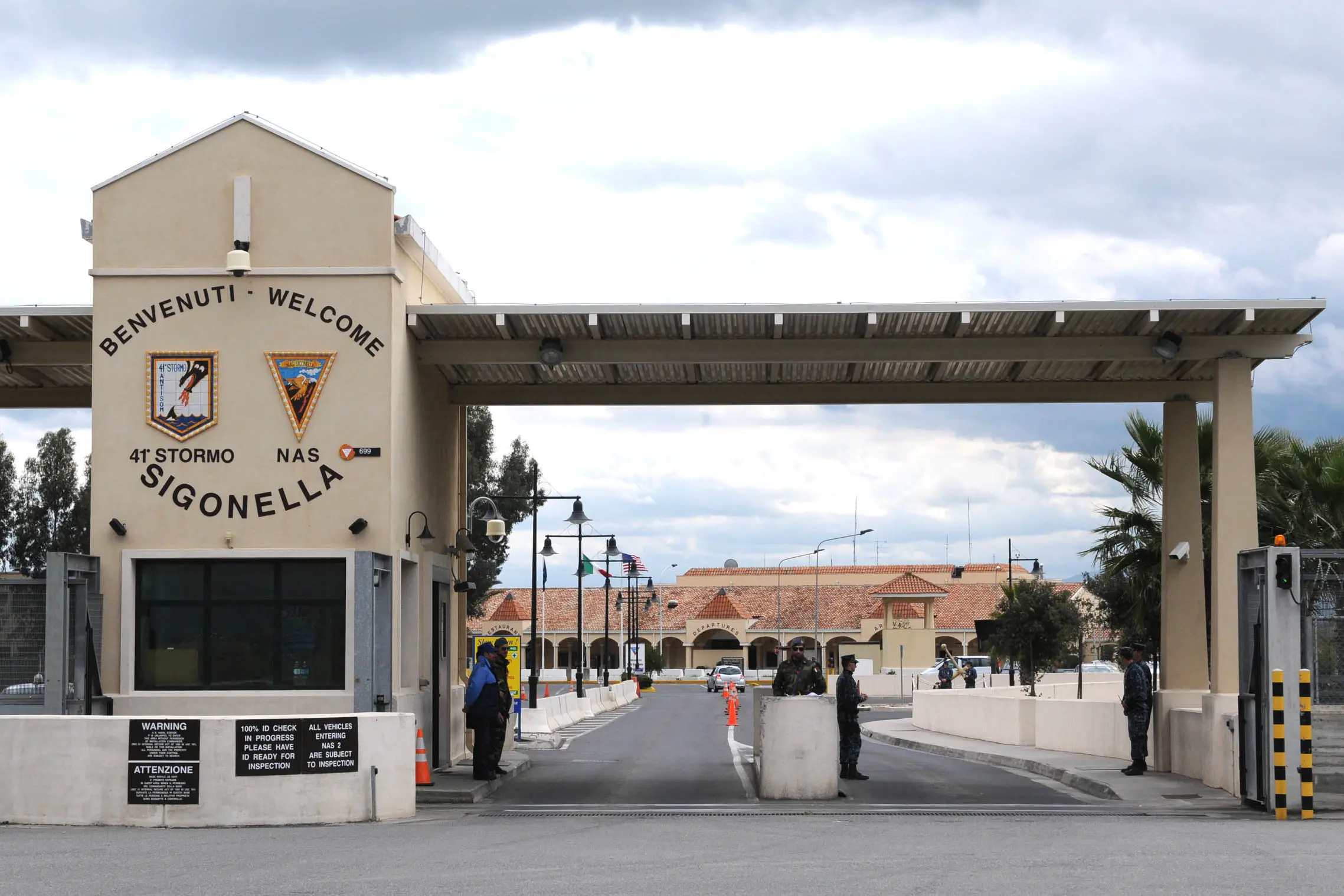 Base di Sigonella, Crosetto smentisce stop agli Usa: “Nessuna sospensione, tutto regolare”