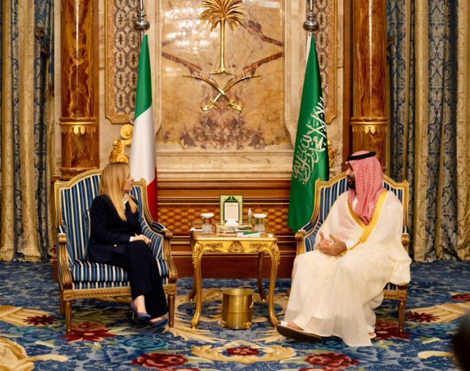 Meloni nel Golfo Persico: missione diplomatica tra crisi regionale, energia e sicurezza